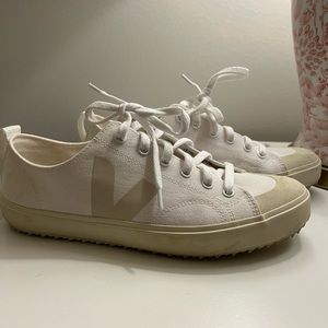 Veja Nova Sneakers